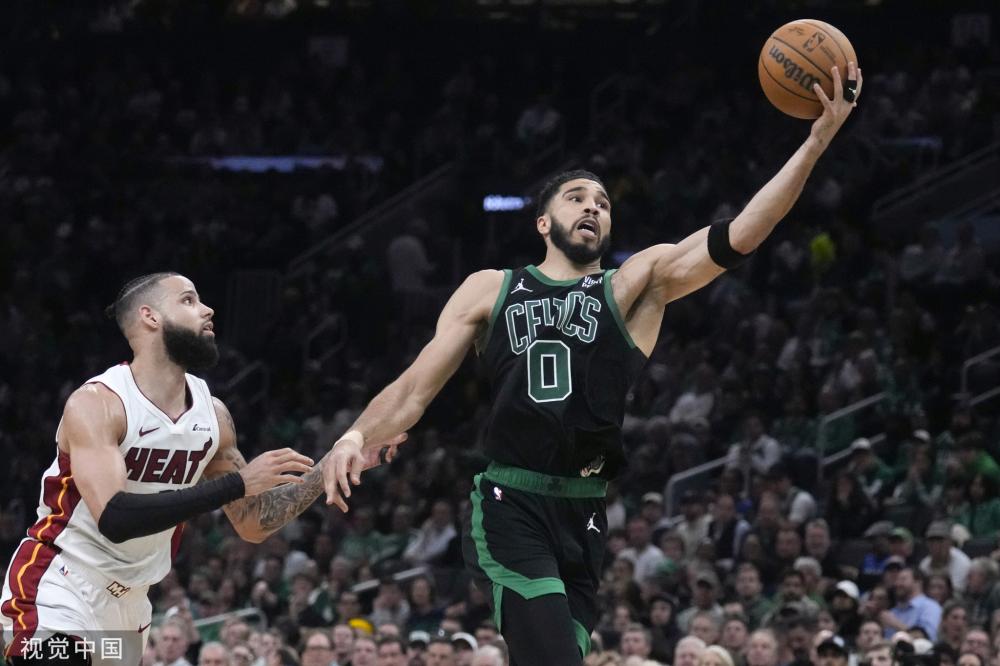 足球场上 足球场上