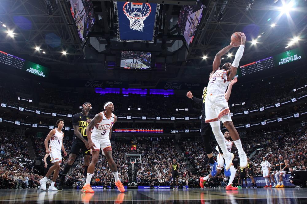 湖人以强劲 湖人以强劲